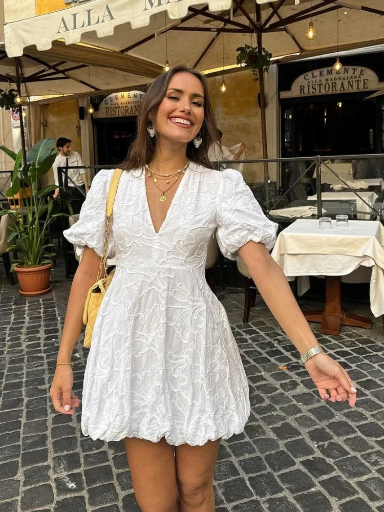 Vestido mini con mangas abullonadas