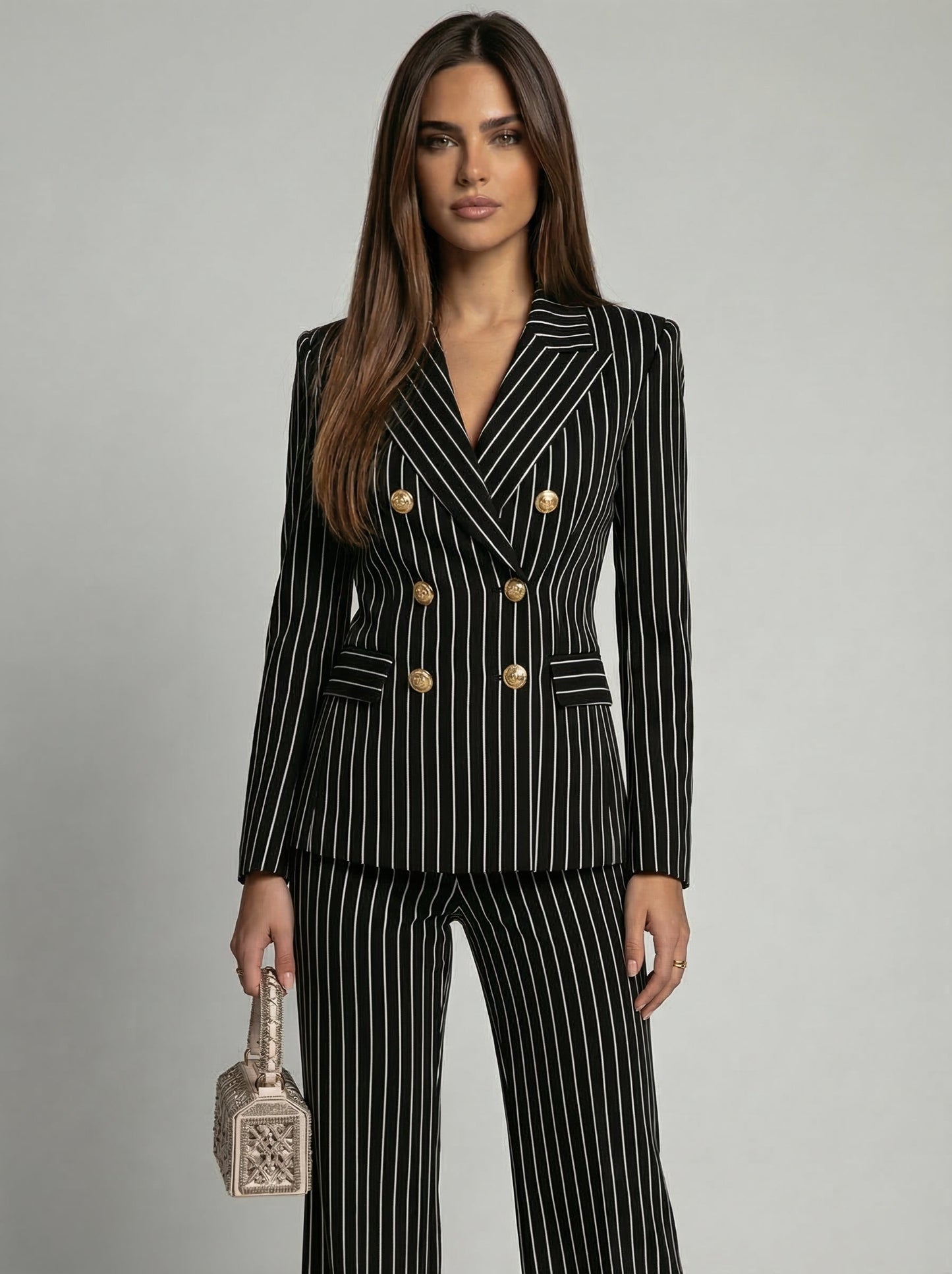 Victoria | Traje Diplomático elegante