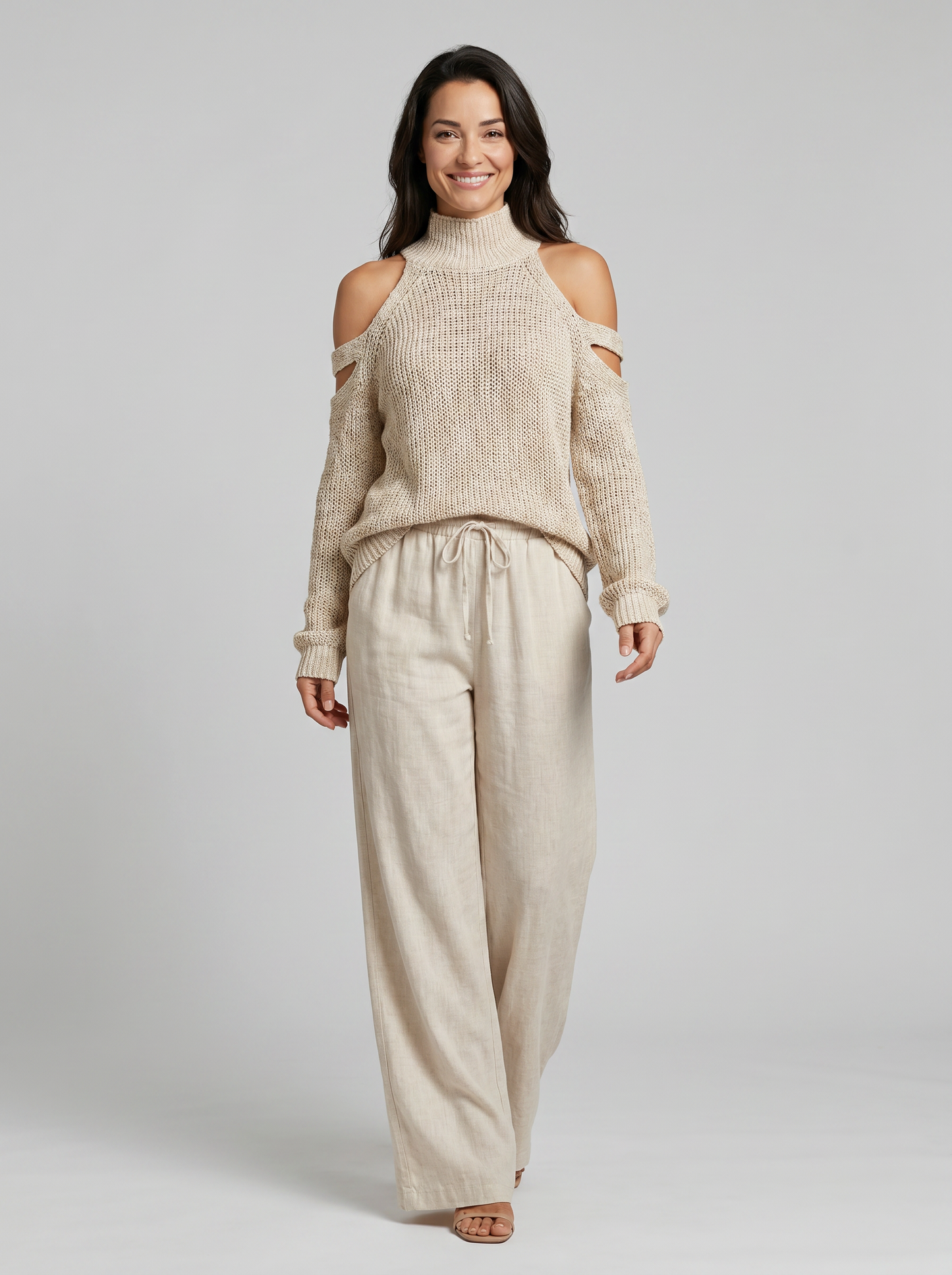 Conjunto de top de cuello tortuga en punto beige con hombros al descubierto y pantalones de pierna ancha