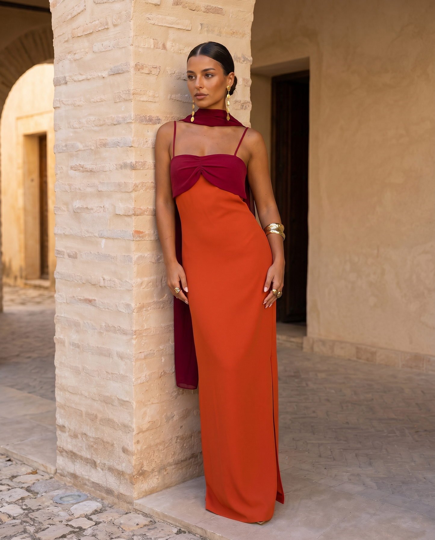 Sahara | Vestido en naranja con escote en rojo